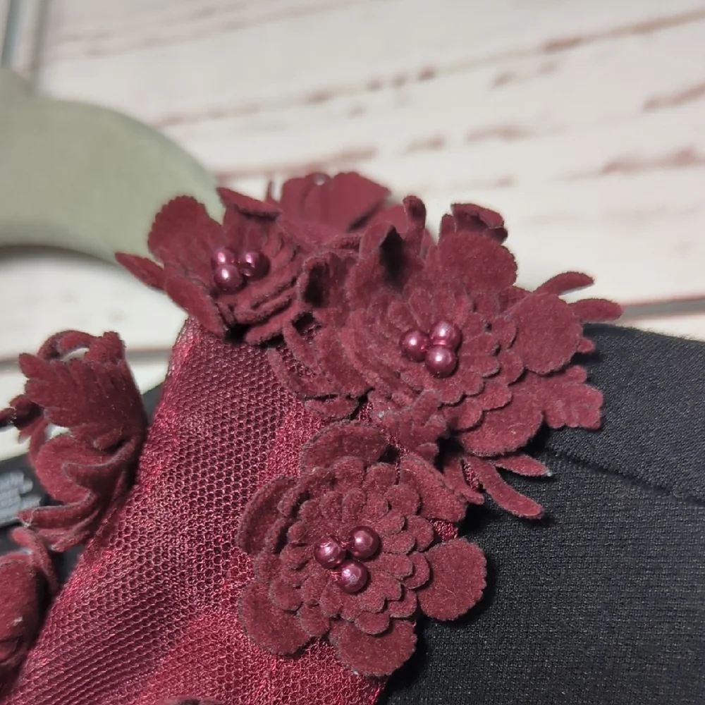Lord & Taylor Black Shirt with Burgundy 3D‎ Floral Collar Dark Romantic Medium